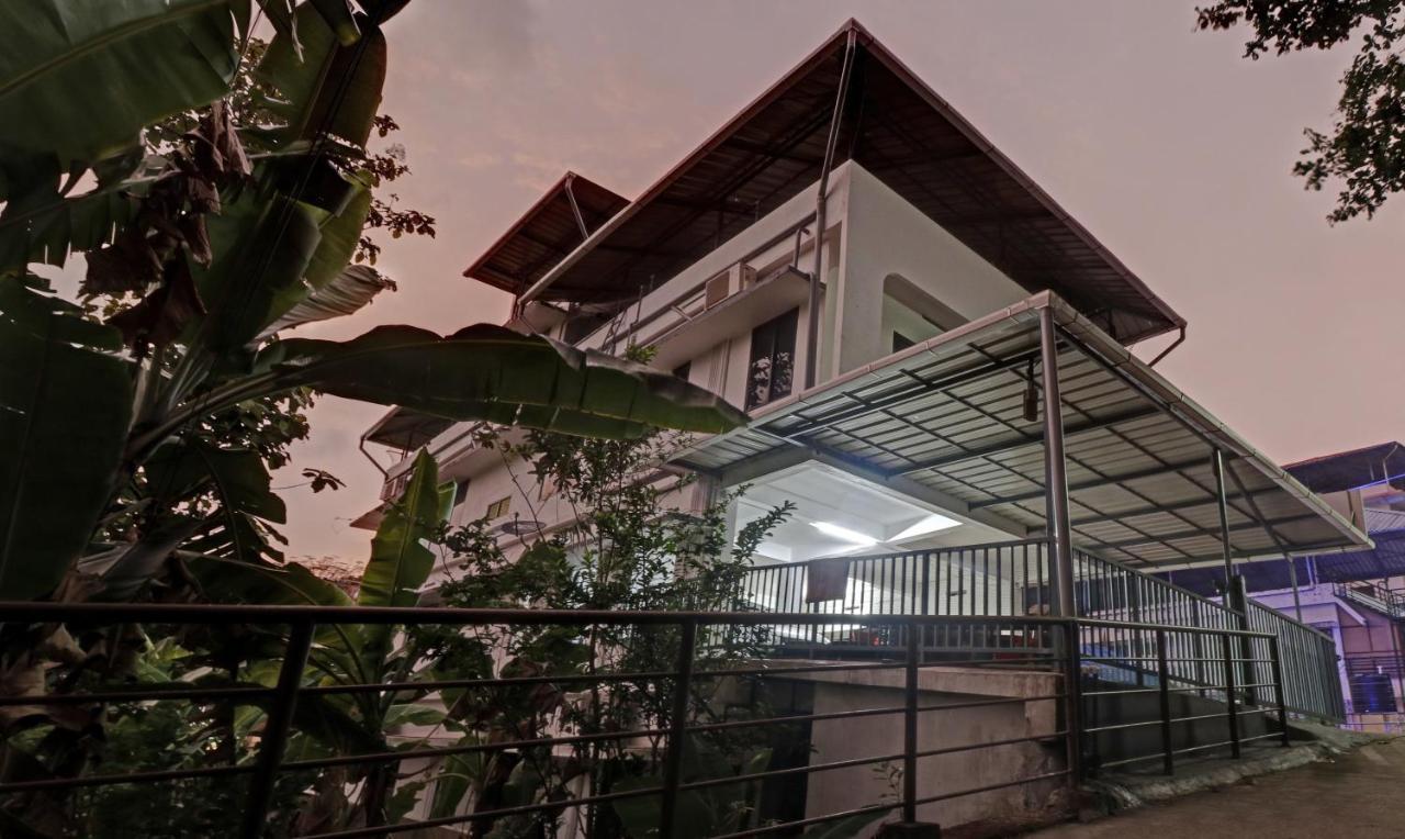 Nirupama,Hotel Aluva 700 Mtr From Aluva Railway Station Alwaye Exteriér fotografie