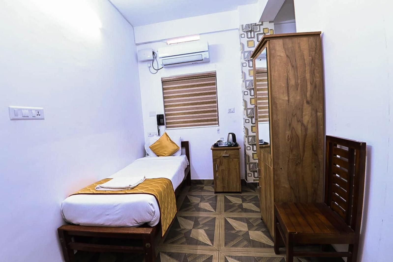 Nirupama,Hotel Aluva 700 Mtr From Aluva Railway Station Alwaye Exteriér fotografie